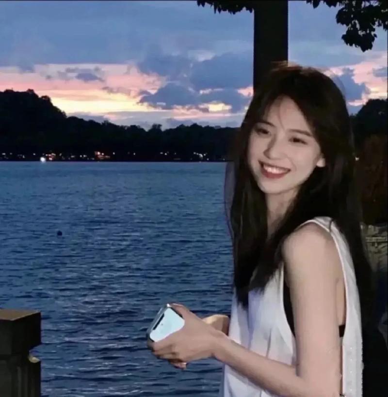 暗恋成欢这人太会隐藏